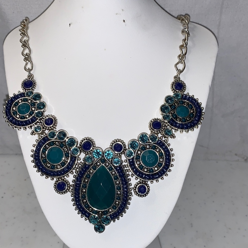 Elegant Blue and Silver Statement Necklace